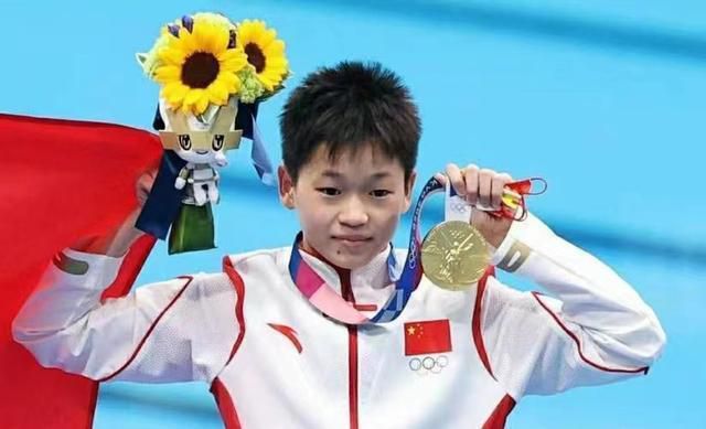 朱迪;丹奇饰演一位;神秘主义者，她帮助深受写作障碍困扰的畅销犯罪小说家与自己的亡妻;沟通